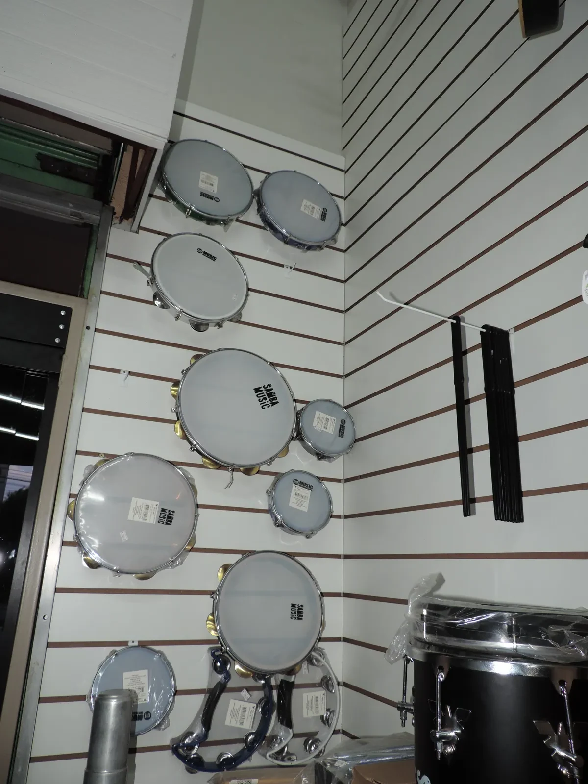 Instrumentos e ambiente da loja Ritmo e Melodia (6)